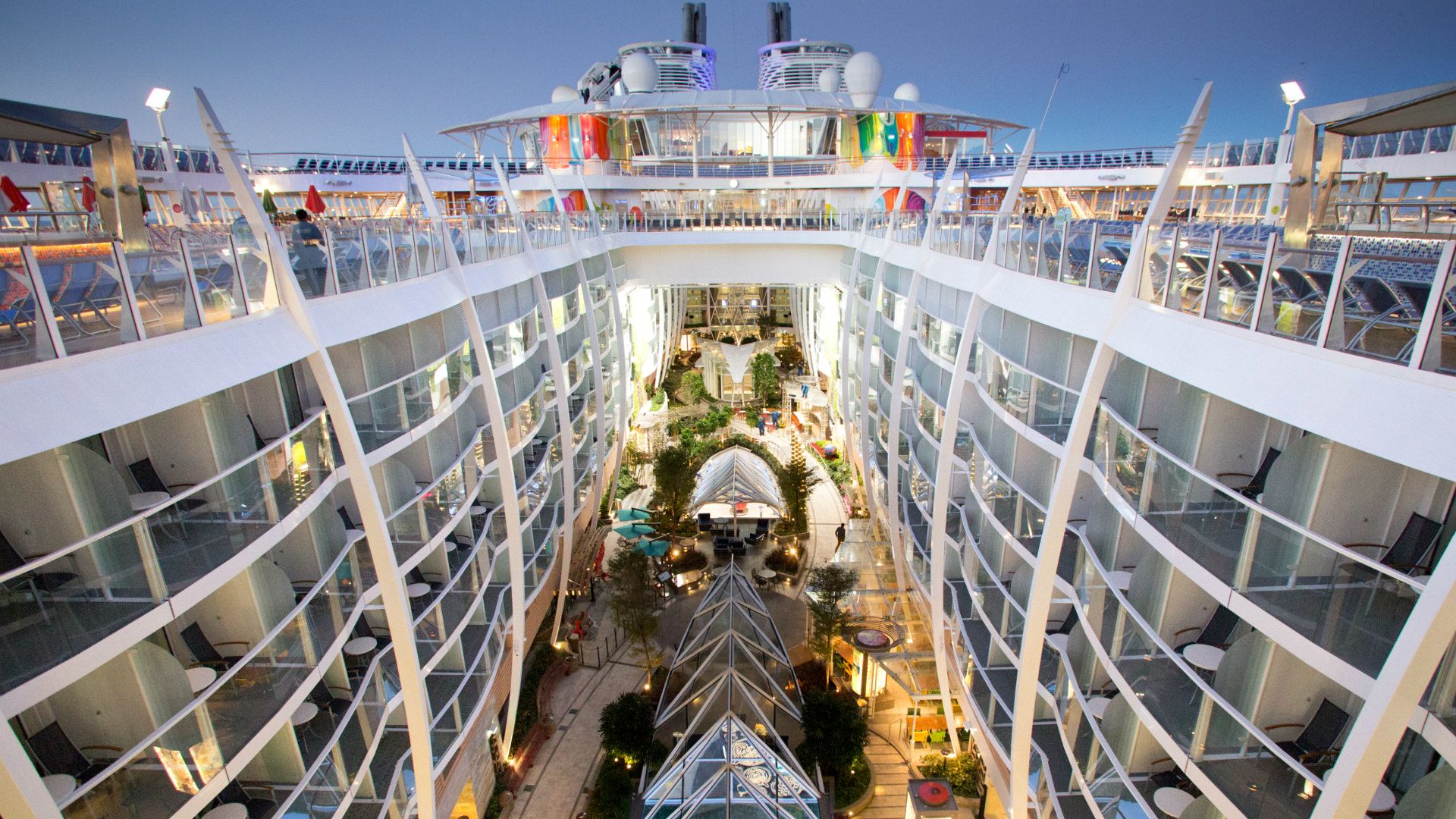 Kreuzfahrtschiff auf See